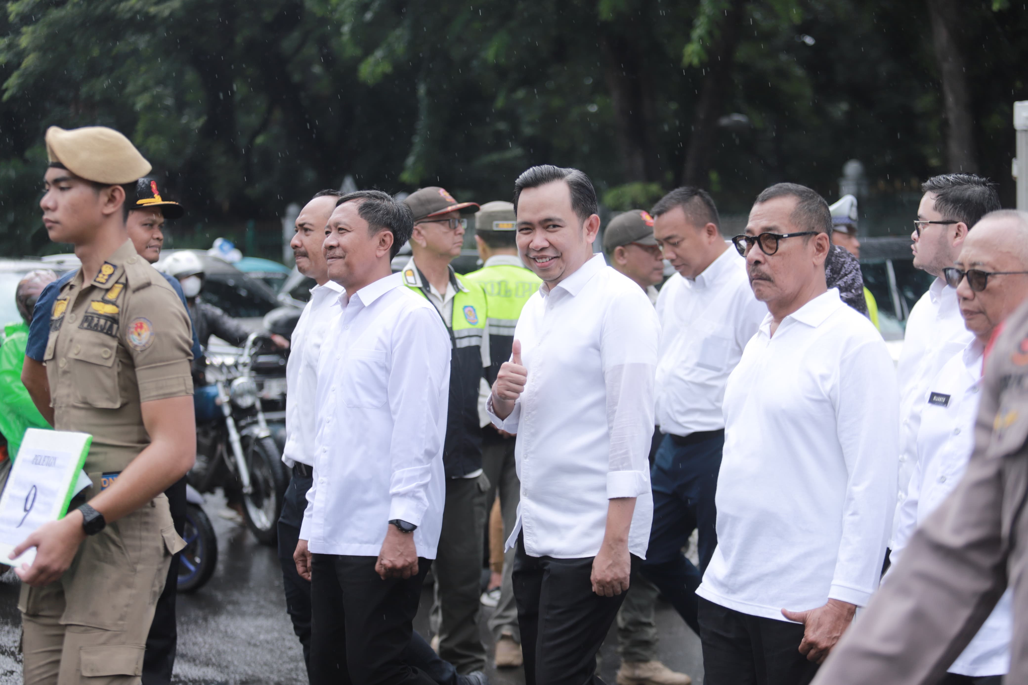 SEMRINGAH: Calon bupati Jember terpilih, Muhammad Fawait dan Wabup Jember Djoko Susanto, di sela-sela acara gladi bersih pelantikan, di Jakarta, kemarin.