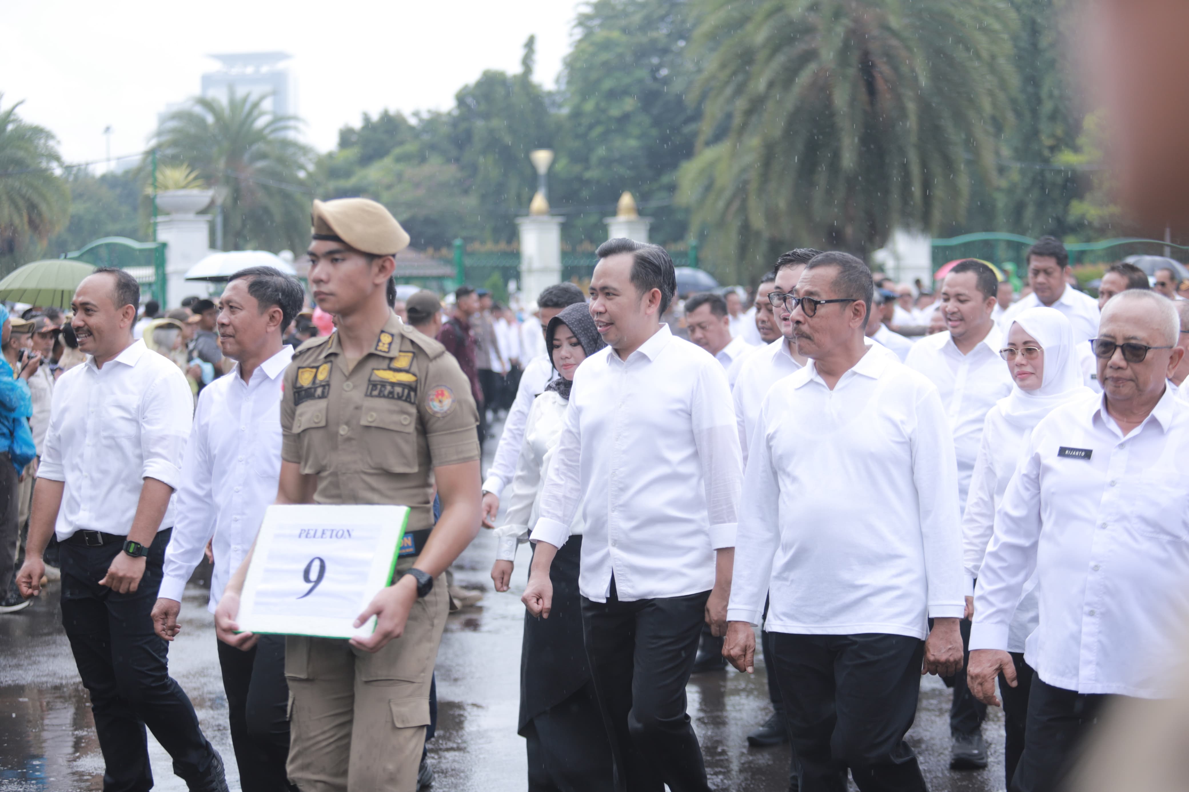 SEMANGAT: Calon bupati Jember terpilih, Muhammad Fawait dan Wabup Jember Djoko Susanto, di sela-sela acara gladi bersih pelantikan, di Jakarta.