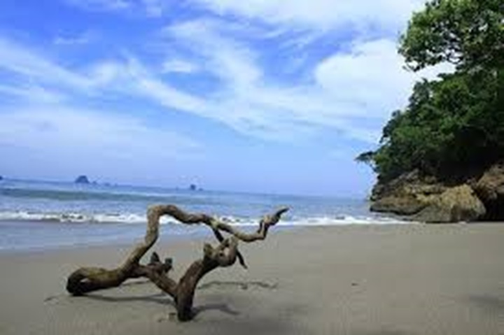 Pantai Nanggelan (Ilhamsadli.com)