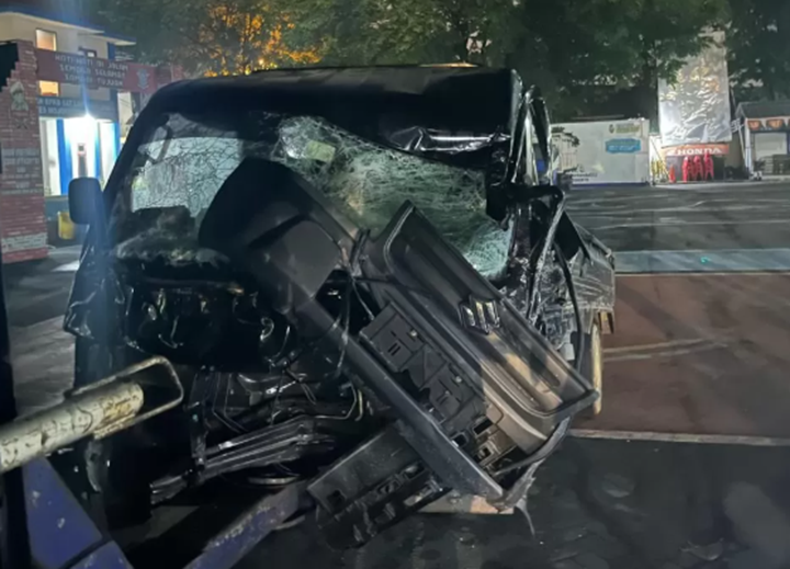 RINGSEK: Begini kondisi pikap maut yang melakukan tabrak lari di Sidoarjo saat diamankan di Polres Mojokerto. (IST/RADAR SIDOARJO)