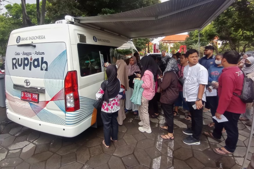 BI kembali membuka penukaran uang baru di Jawa Timur.(Radar Surabaya)