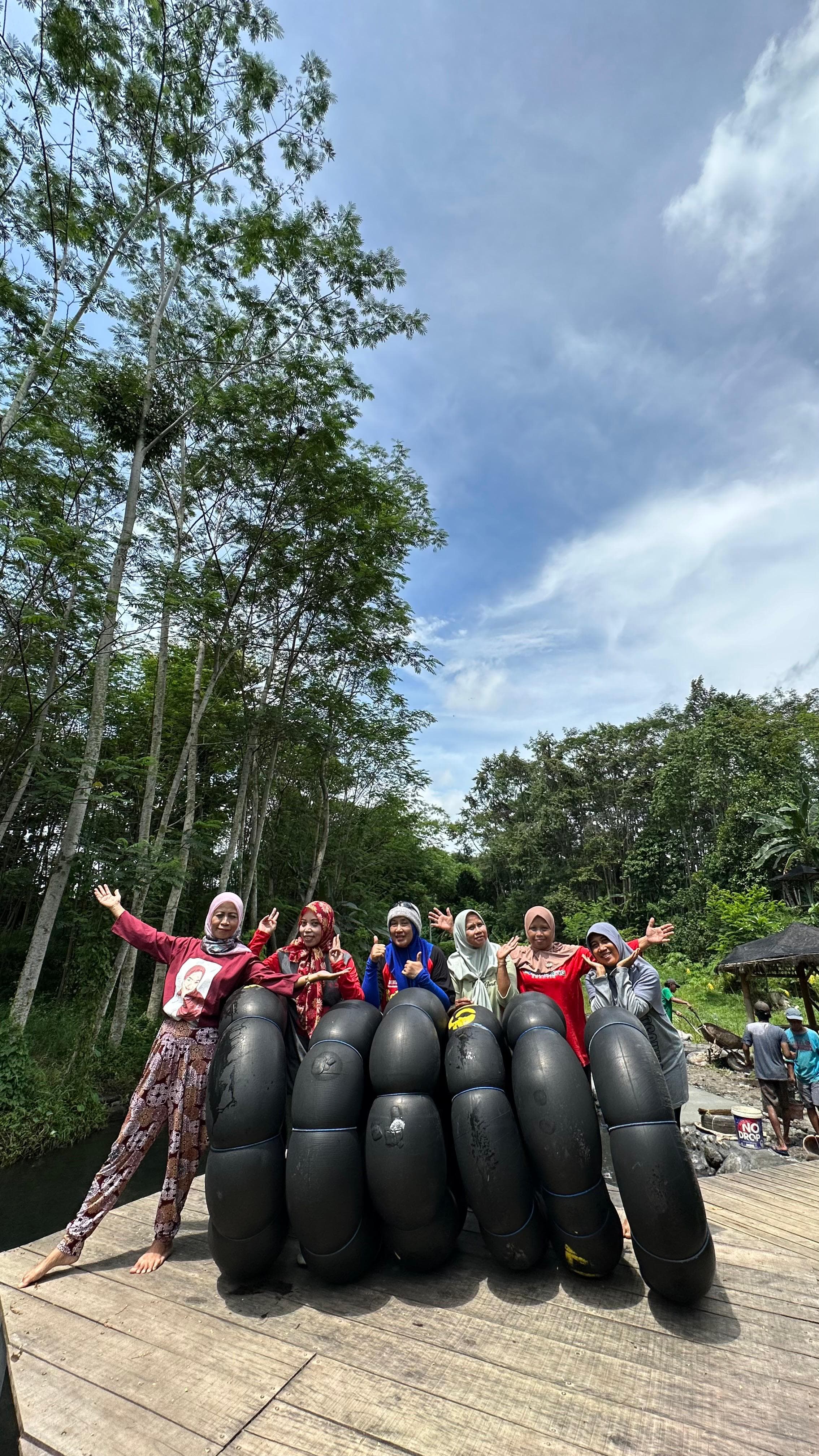 ASYIK: Suasana objek wisata mini tubing Tumpak Selo Desa Petahunan Kecamatan Sumbersuko yang terus mengeluarkan inovasi dan terobosan.