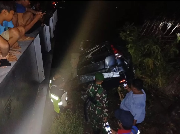 Mobil CRV milik dosen di Lamongan Tertabrak kereta api kertajaya tambahan&nbsp; (Radar Lamongan)