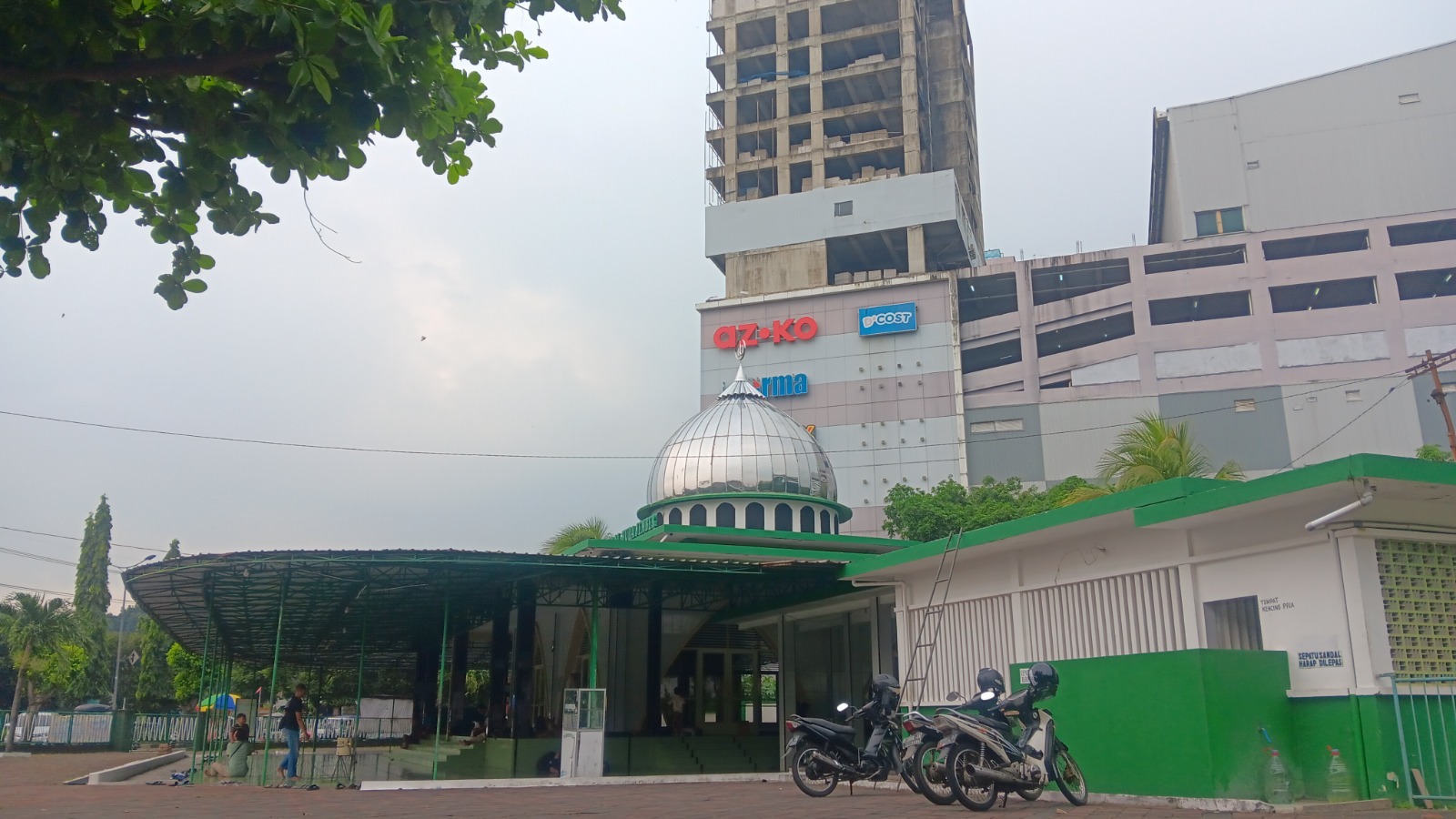 LUAS: Masjid Al Huda di Jalan Gajah Mada, Kelurahan Jember Kidul, Kecamatan Kaliwates, menjadi salah satu masjid yang direkomendasikan untuk bisa menjadi tempat istirahat pemudik.