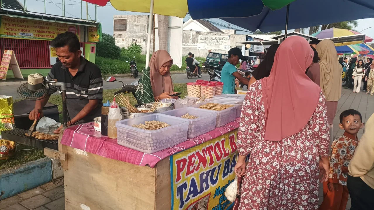Suasana penjual Takjil di Bazar Ramadhan Bumi Tegal Besar (BTB). (DOK Diva Asadia Nirmala Nugraha)