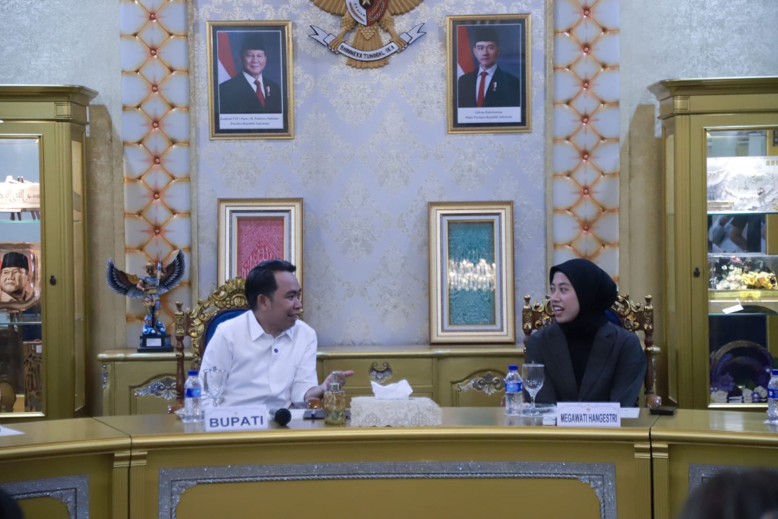 Gus Fawait Bupati Jember (kiri) bersama Megawati Hangestri. (DOK KOMINFO JEMBER)