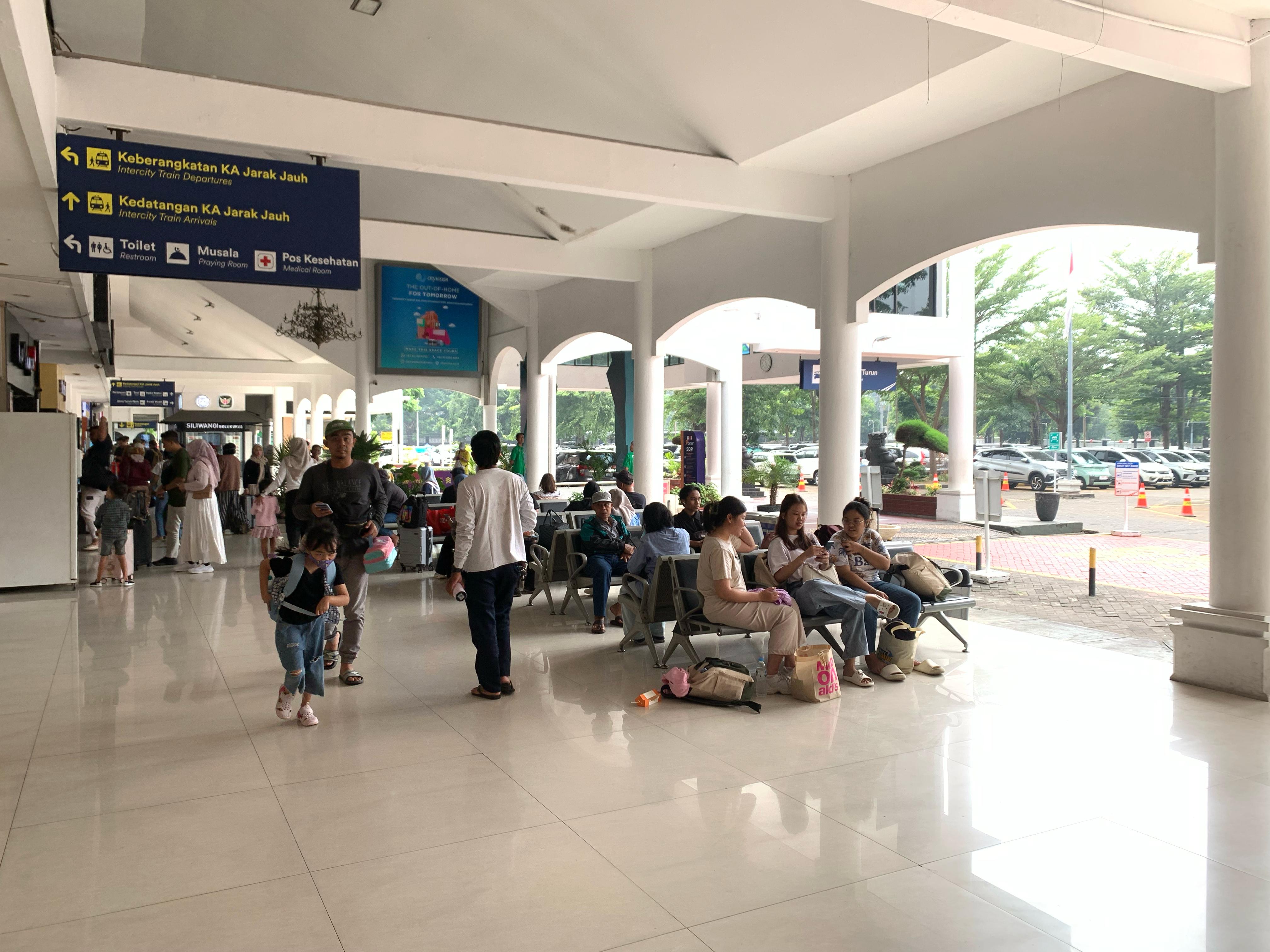 Suasana Tunggu Stasiun Gubeng Surabaya DOK HUMAS PT KAI DAOP 8 SURABAYA