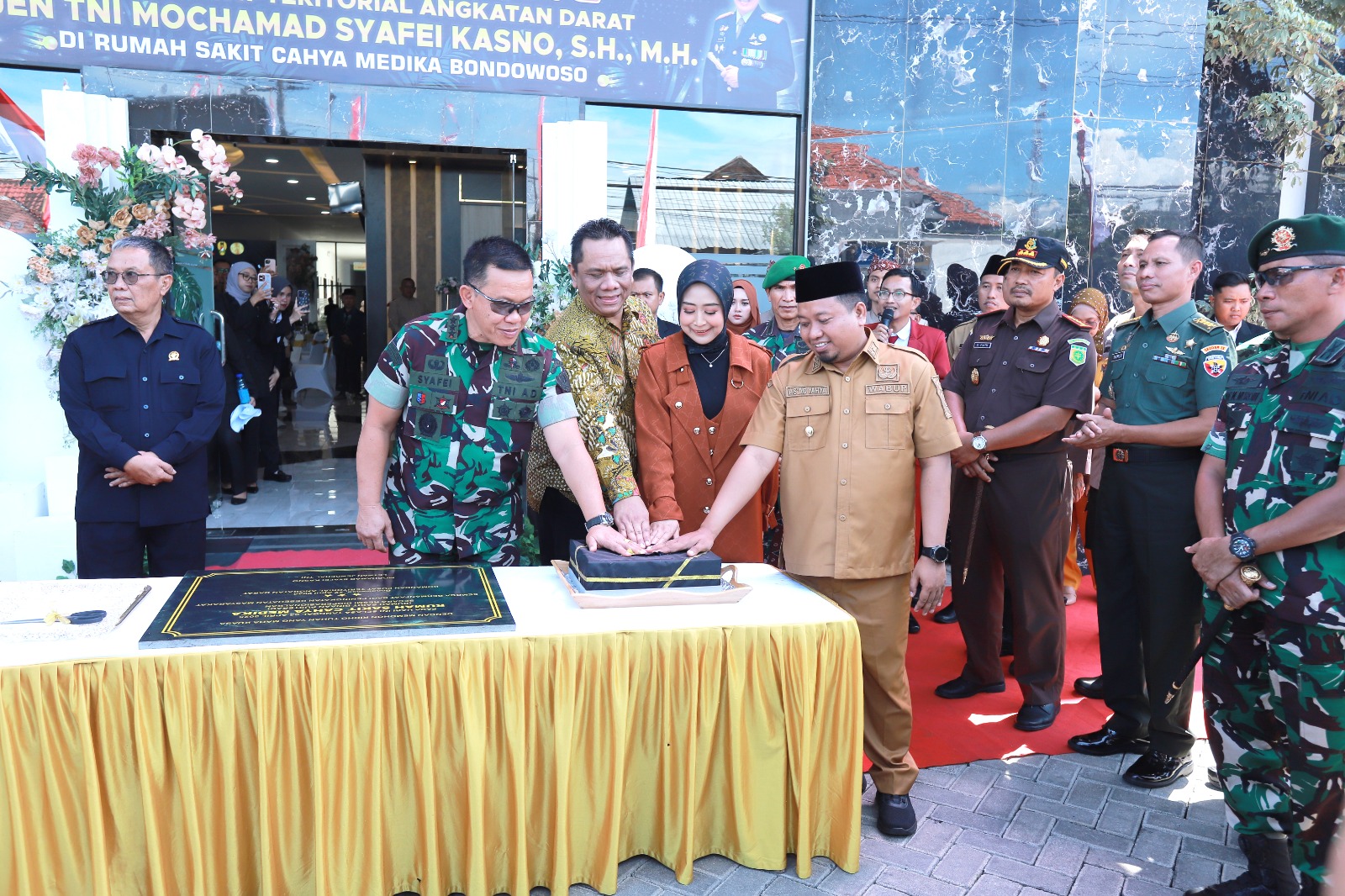 NYALAKAN SIRINE: Wakil Bupati Bondowoso: KH As