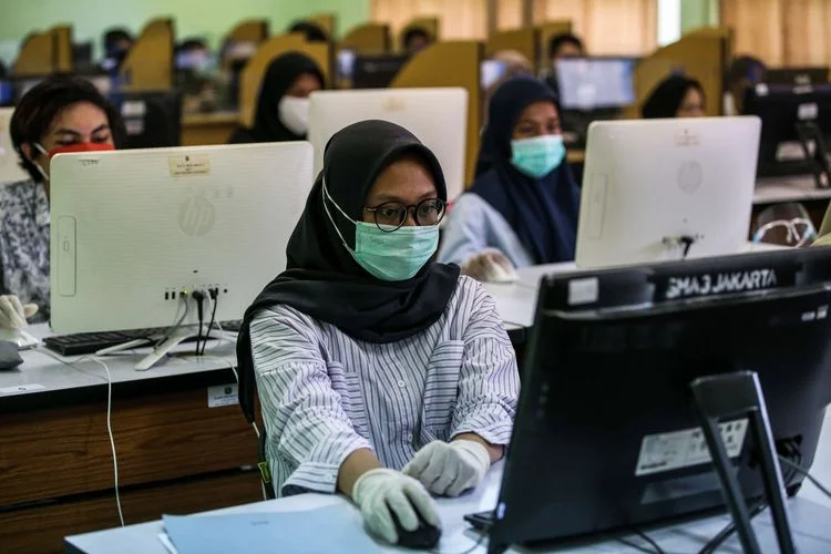 UTBK Hari Pertama Telah Usai, Terungkap Berbagai Kecurangan di Dalamnya: Terbaru Ada Kamera Tersembunyi di Behel!