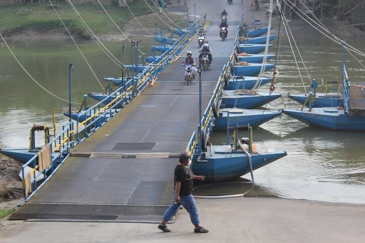 Jembatan Perahu Haji Endang Terancam Dibongkar, Nasib Akses Warga dan 40 Pekerja Dipertaruhkan