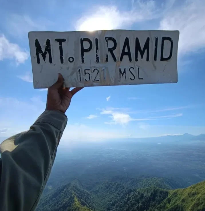 Plakat Gunung Piramid (instagram.com/sky.unyil)