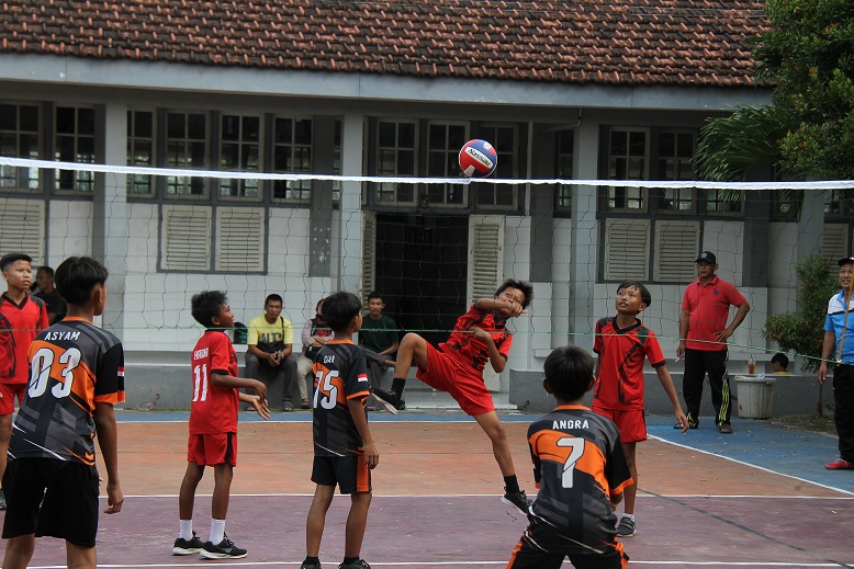 Laga Turnamen Bola Voli Spasa Cup 2025. (JUMAI/RADAR JEMBER)
