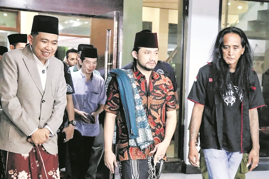 AKRAB: Bupati Gus Fawait menerima lawatan Gus Thuba, di sela-sela semaan Alquran dan dzikrul ghofilin, kemarin (3/5). (DISKOMINFO JEMBER)