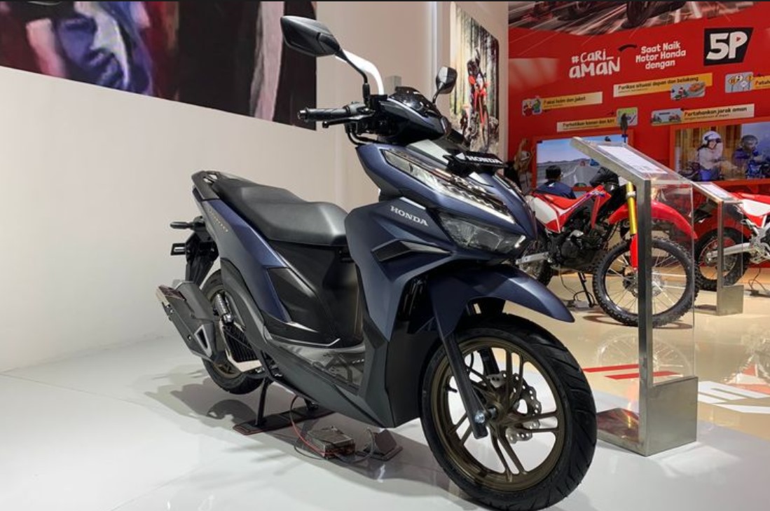 Honda Vario 125 di booth Honda pada ajang IIMS 2025