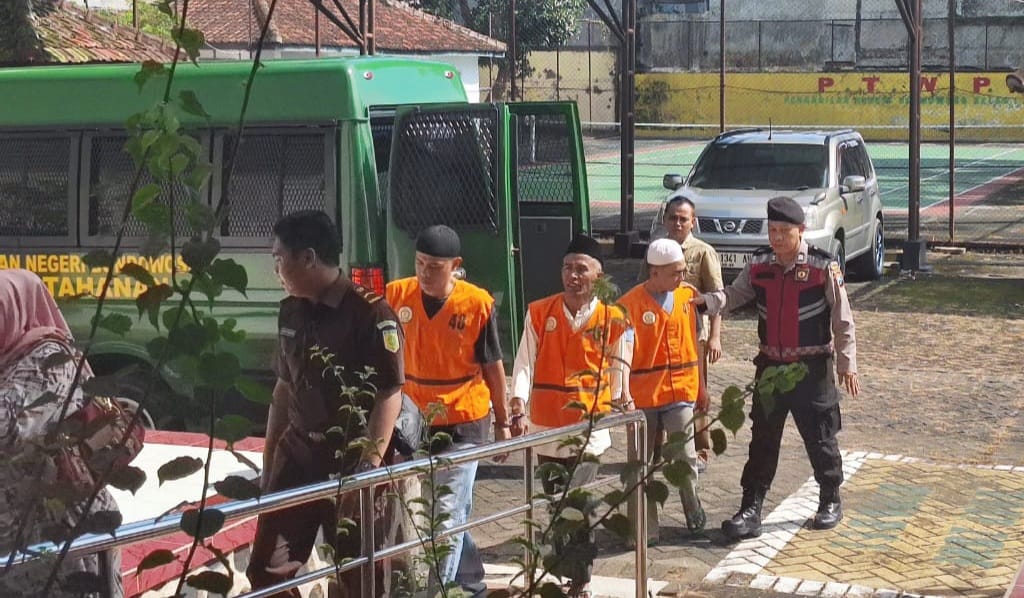 VONIS: Tiga terdakwa telah divonis bersalah dalam kasus penghasutan pengalihan lahan, di PN Bondowoso. (PTPN I REGIONAL 5)