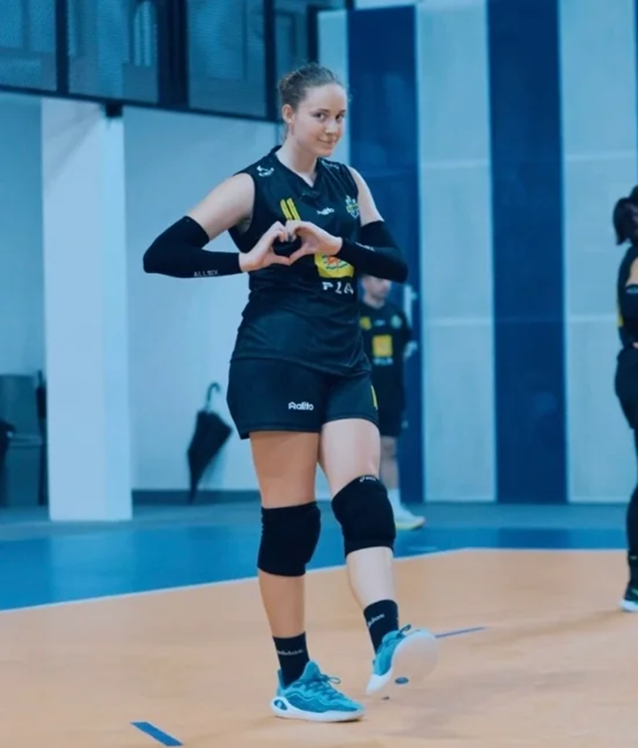 Polina Shemanova, outside hitter asal Rusia Sumber Foto: Akun Instagram @pilogeaa11