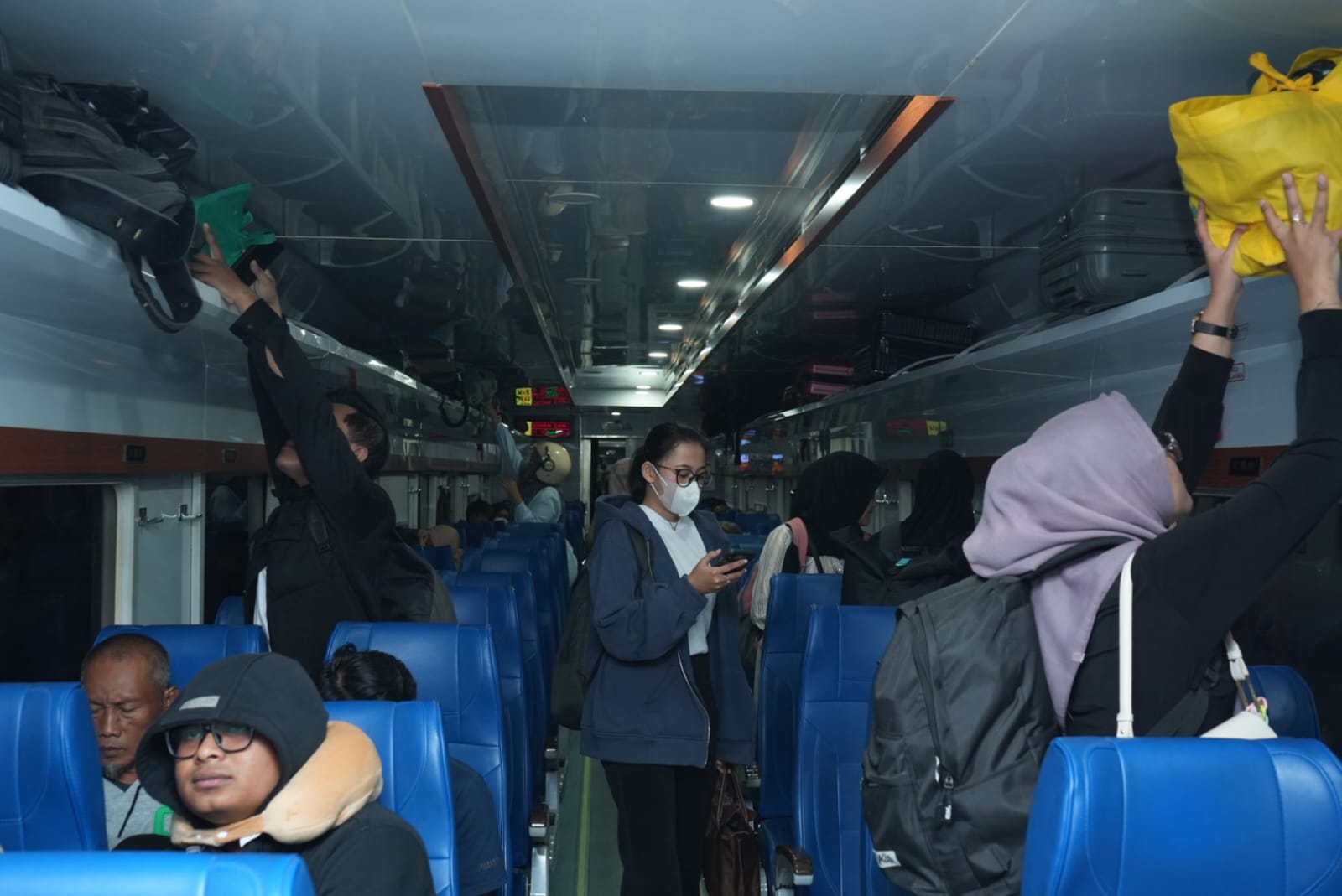 Suasana Penumpang KA Mutiara Timur (9/5/2025) (HUMAS DAOP 9 JEMBER)