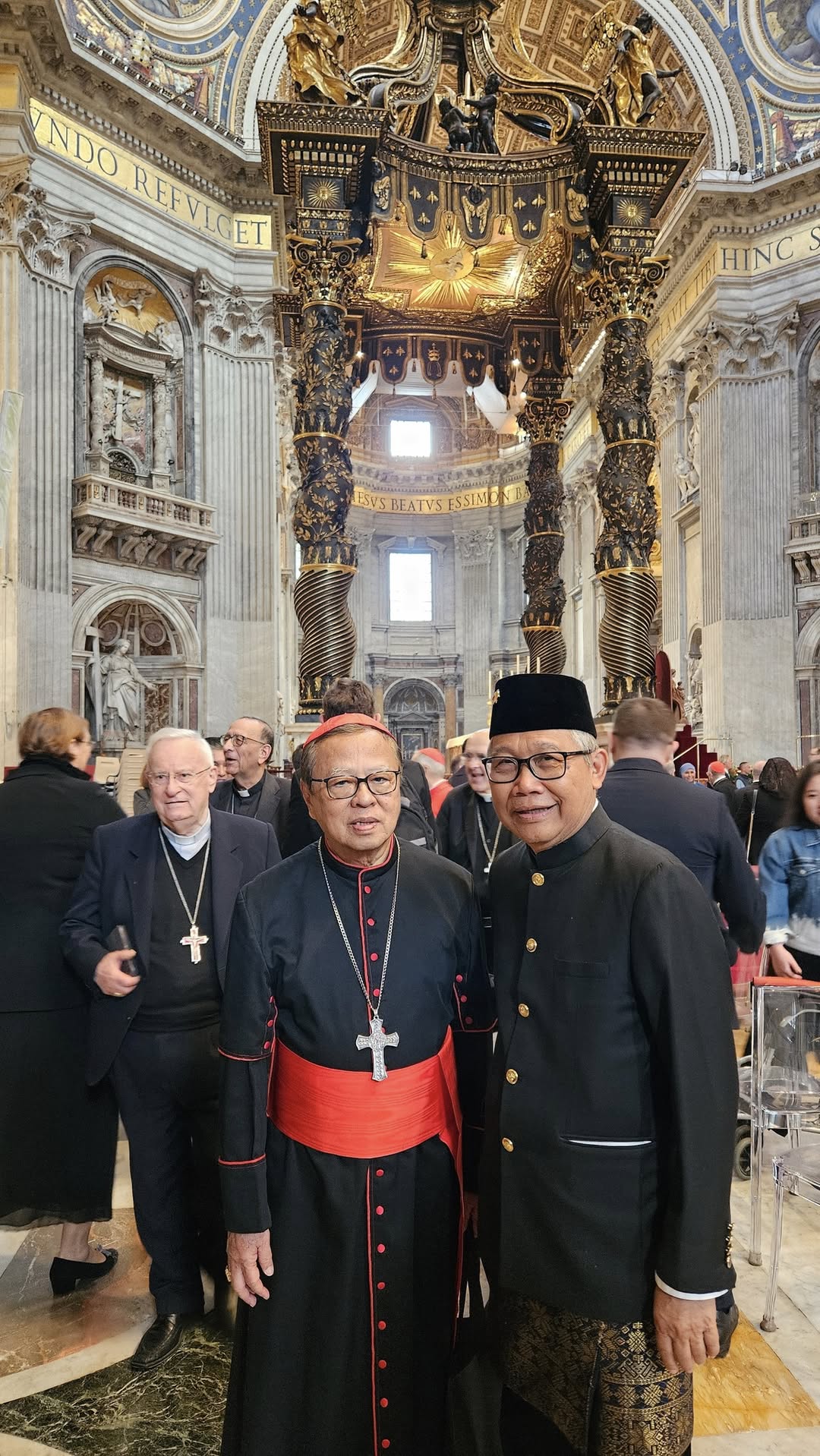 Kardinal Ignatius Suharyo Hardjoatmodjo bersama  Duta Besar Indonesia untuk Vatikan Trias Kuncahyono. (Instagram @triaskuncahyono)