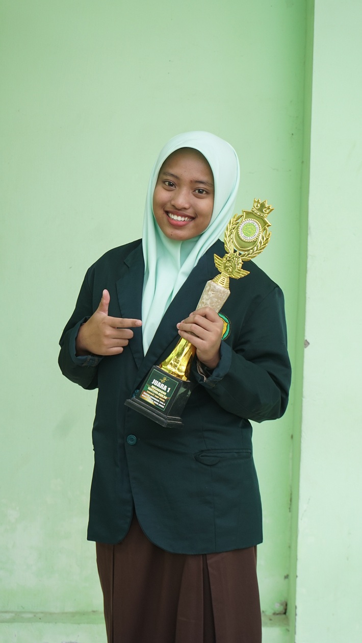 BERPRESTASI: Waamila Rozikin, santri MA Unggulan Nuris yang juara MHQ tingkat kabupaten. (Nuris Jember)