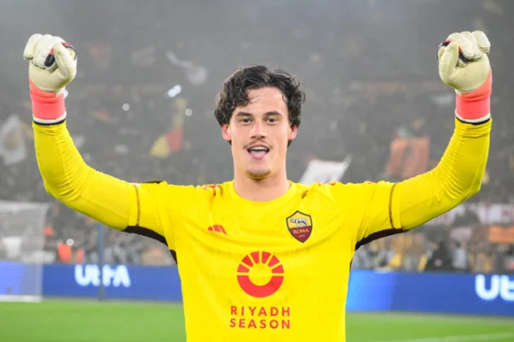 Mile Svilar  AS Roma