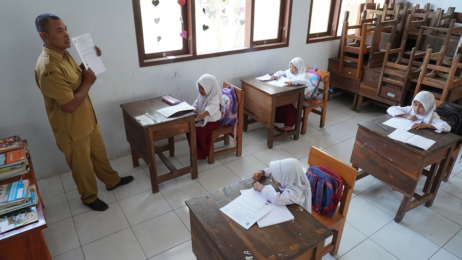 KBM siswa SDN Sumberbaru 03 Jember. (Jumai/Radar Jember)