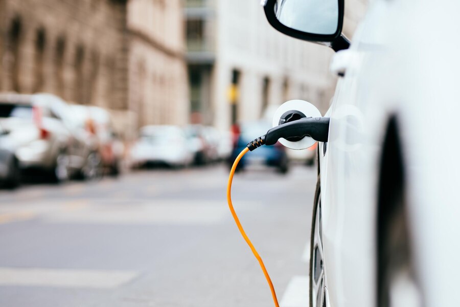 ilustrasi electric vehicle (EV). (freepik.com)