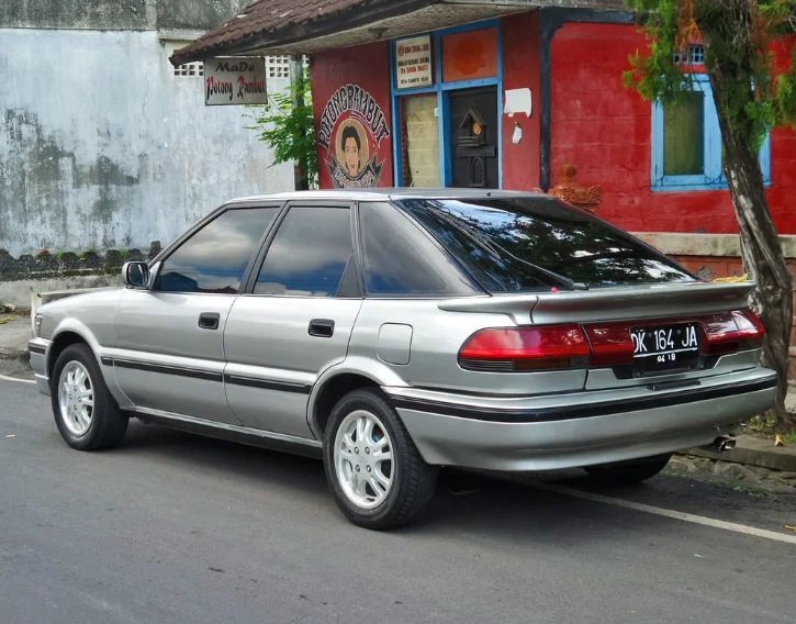 Mobil Bekas Tahun 90-an Masih Jadi Incaran di 2025, Ini Daftarnya!