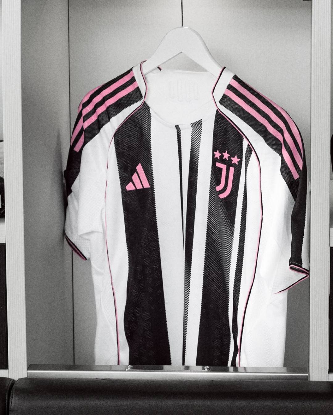 Jersey Baru Juventus 2025/26