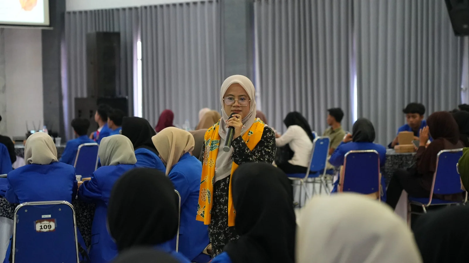 SEMANGAT: Suasana antusiasme mahasiswa Unmuh dalam kegiatan Internationalization of Student Activities 2025 pada Selasa, (20/6) di Aula Ahmad Zaenuri. (Unmuh Jember)