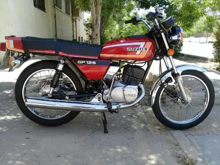 Suzuki GP100 dan GP125: Motor Dua-Tak Legendaris yang Tak Lekang oleh Zaman