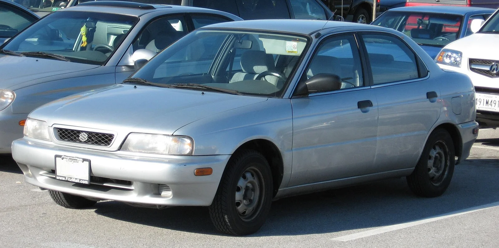 Suzuki Esteem, Sedan Kompak Lawas yang Masih Punya Pesona Tersendiri