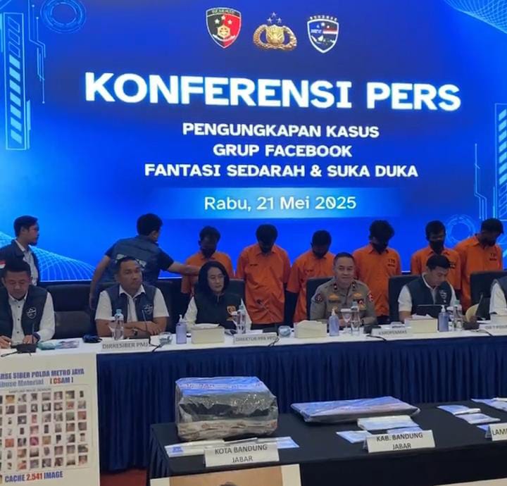 Para tersangka yang diamankan atas kasus Grup Facebook Fantasi Sedarah. (Instagram Divisi Humas Polri)