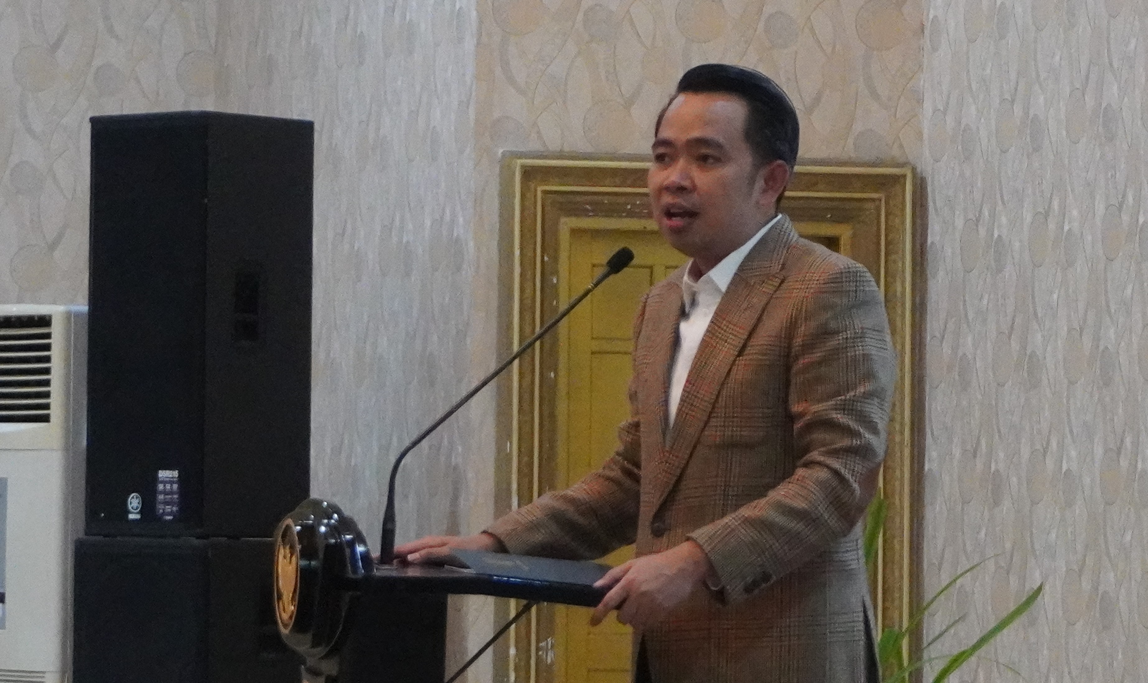SAMPAIKAN RENCANA: Gus Fawait, saat berbicara di hadapan para ASN dan sejumlah kepala OPD, di Pendapa Wahyawibawagraha Jember, Kamis (22/5). (Maulana/JPRJ)