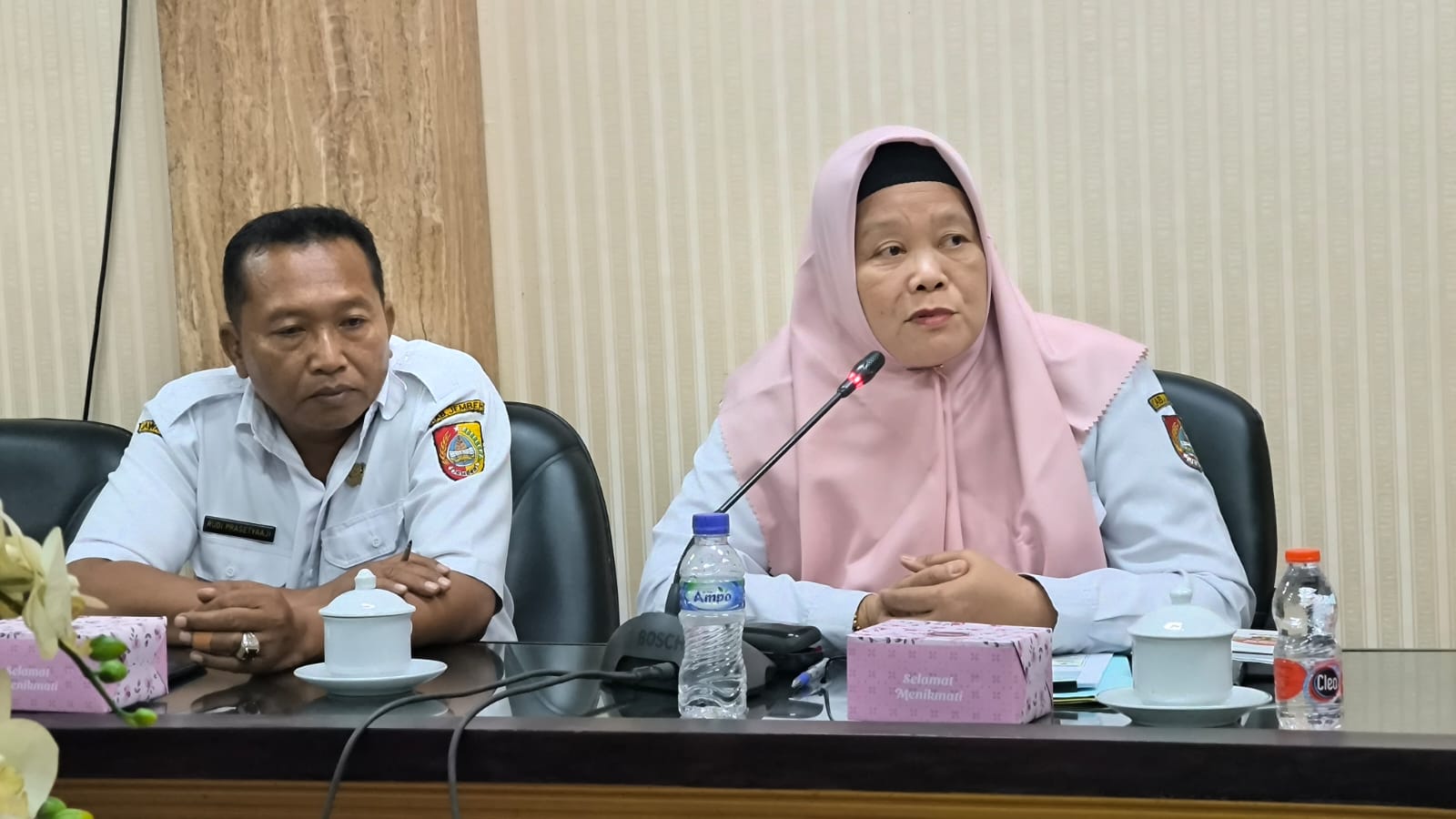 BERI PENJELASAN: Kepala Dinas Koperasi dan Usaha Mikro Jember Sartini, melaporkan pembentukan koperasi merah putih dalam rapat dengar pendapat bersama komisi B DPRD Jember belum lama ini.