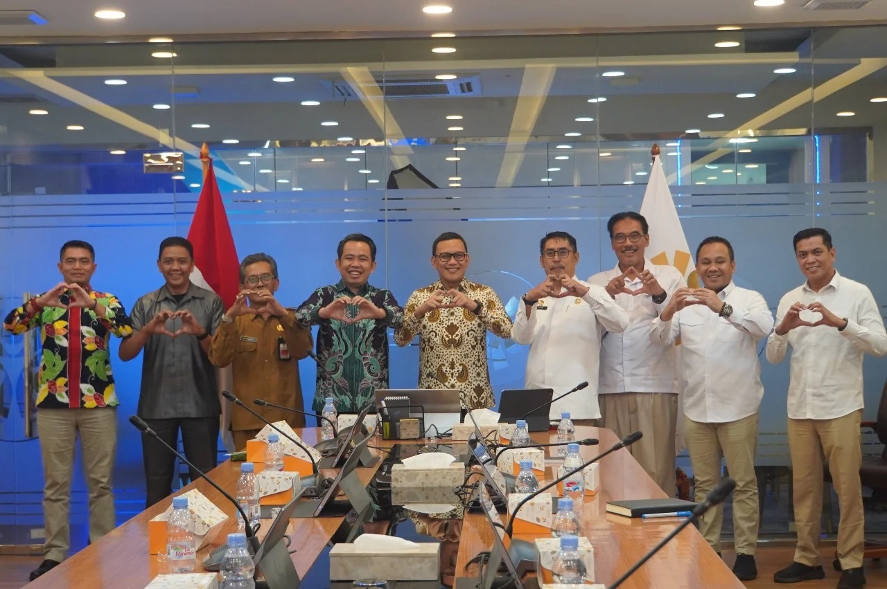 SIAP KOLABORASI: Bupati Jember Muhammad Fawait bersama rombongan, seusai audiensi bersama jajaran kementerian P2MI di Jakarta, Senin (26/5). (Kementerian P2MI)