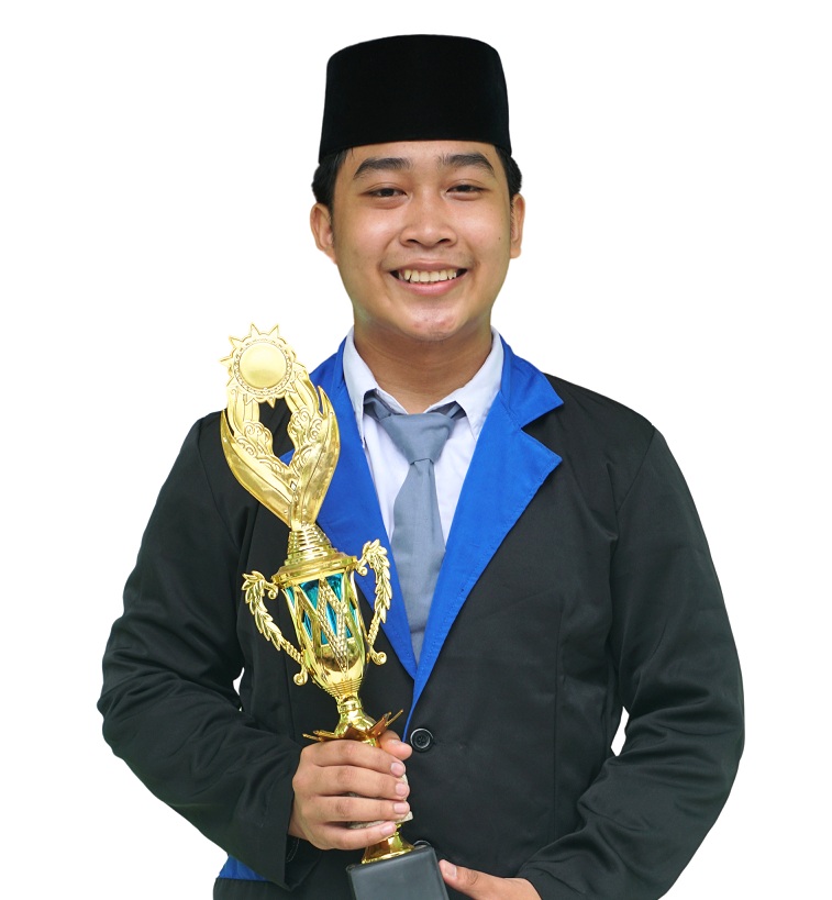 JAGO BAHASA INGGRIS: Vidic Alghanis, santri MA Unggulan Nuris Jember peraih juara satu lomba storytelling tingkat nasional di Universitas Muhammadiyah Sidoarjo (UMSIDA). (NURIS JEMBER)