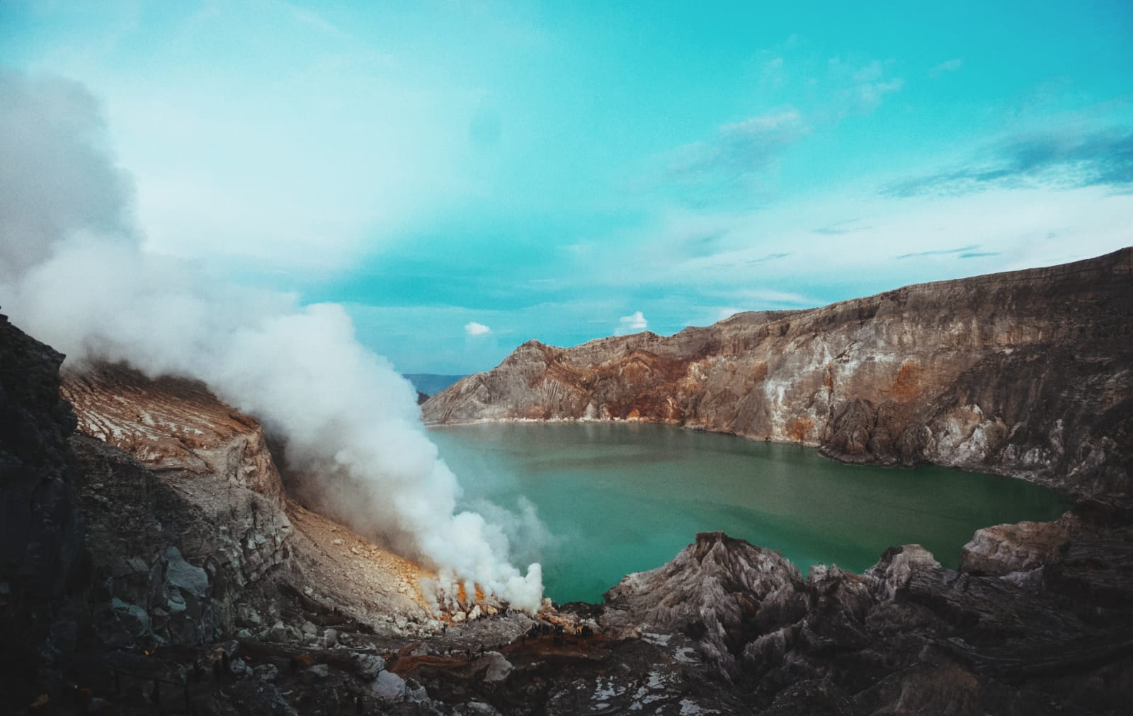 INDAH: aliran kawah ijen Bondowoso membentang luas, (FAQIH/RJ)