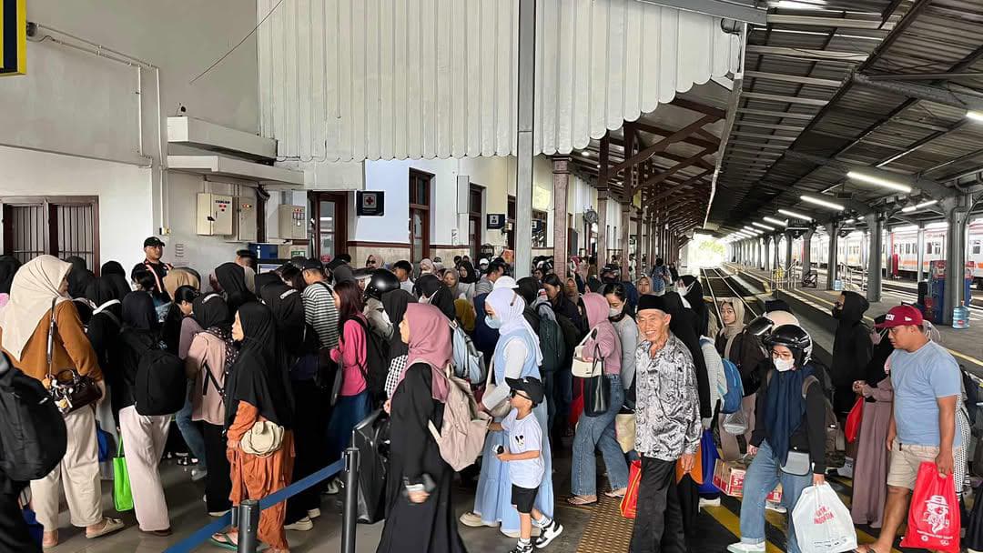 Kondisi penumpang di stasioun Jember (Foto: 01/06/25). (HUMAS DAOP 9)