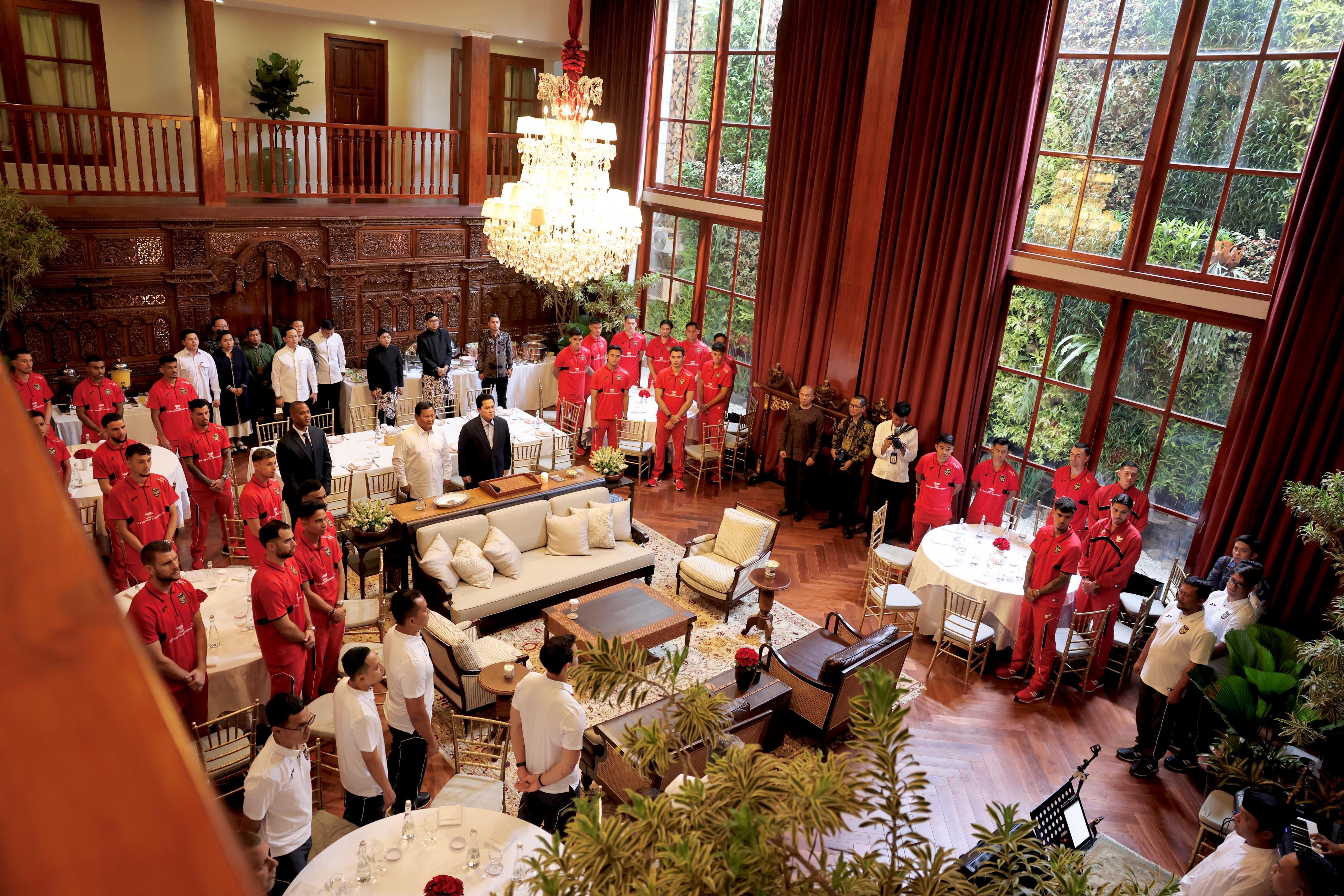 Suasana Akrab dan Hangat Warnai Jamuan Presiden Prabowo Untuk Pemain Timnas Indonesia, Makan Bersama Sampai Nyanyi Gemu Famire