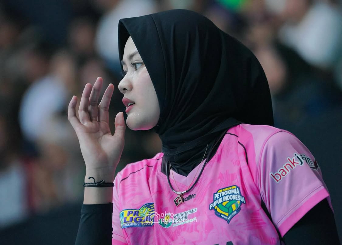 Nama Ajeng Viona Adelea menjadi sorotan di laga kedua Timnas Voli Putri Indonesia dalam AVC Womens Nations Cup 2025. (Instagram: @ajengvioo)