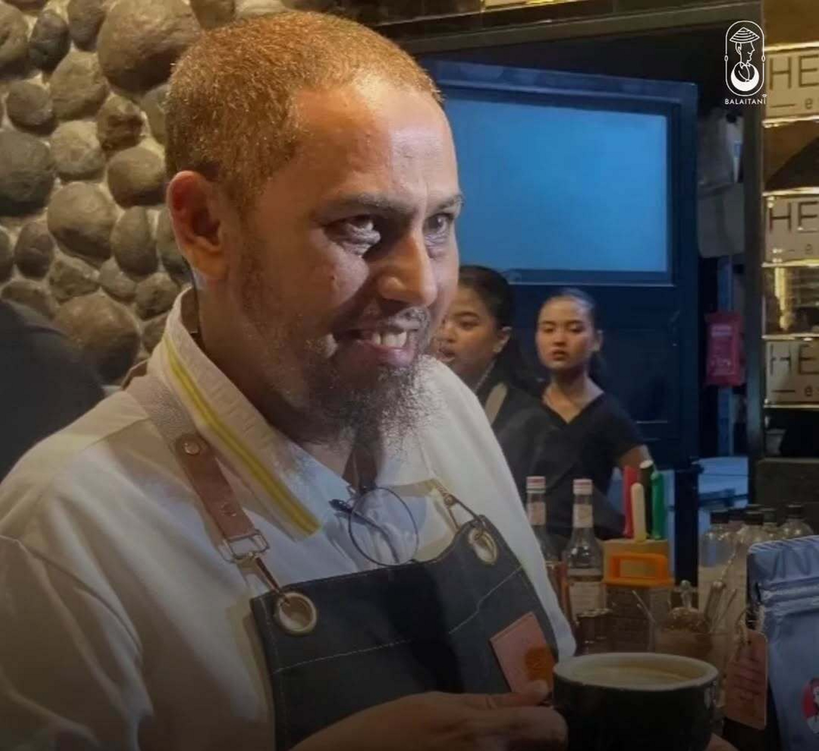 Mantan narapidana terorisme bom Bali, Umar Patek saat launcing kopi Ramu di Surabaya. (Instagram/balaitani)
