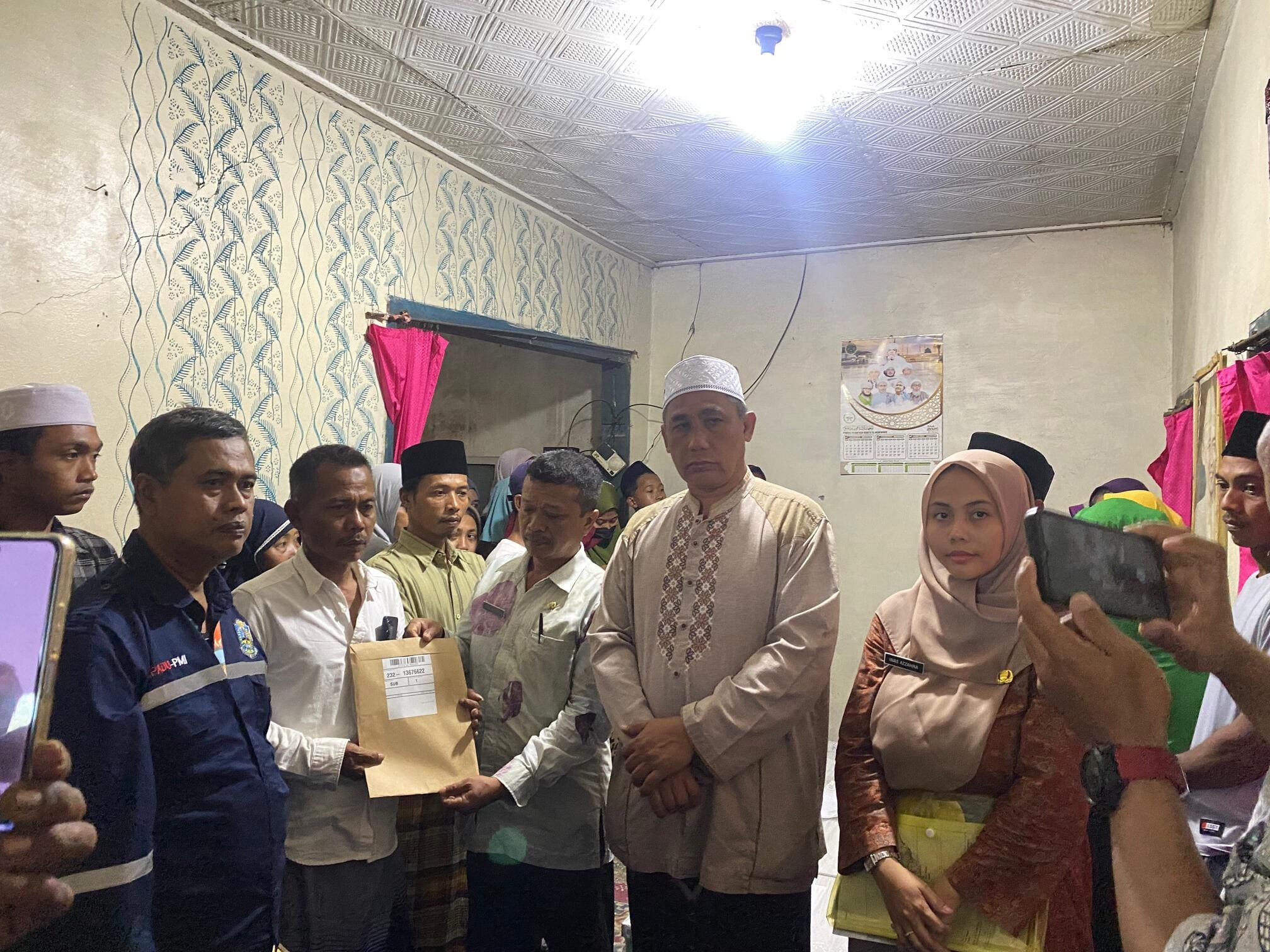 Kediaman mendiang Dariya Satino, di Desa Jatiroto, Kecamatan Sumberbaru, Jember. Ia dipulangkan setelah 10 tahun bekerja di Malaysia dan meninggal karena menderita pneumonia.