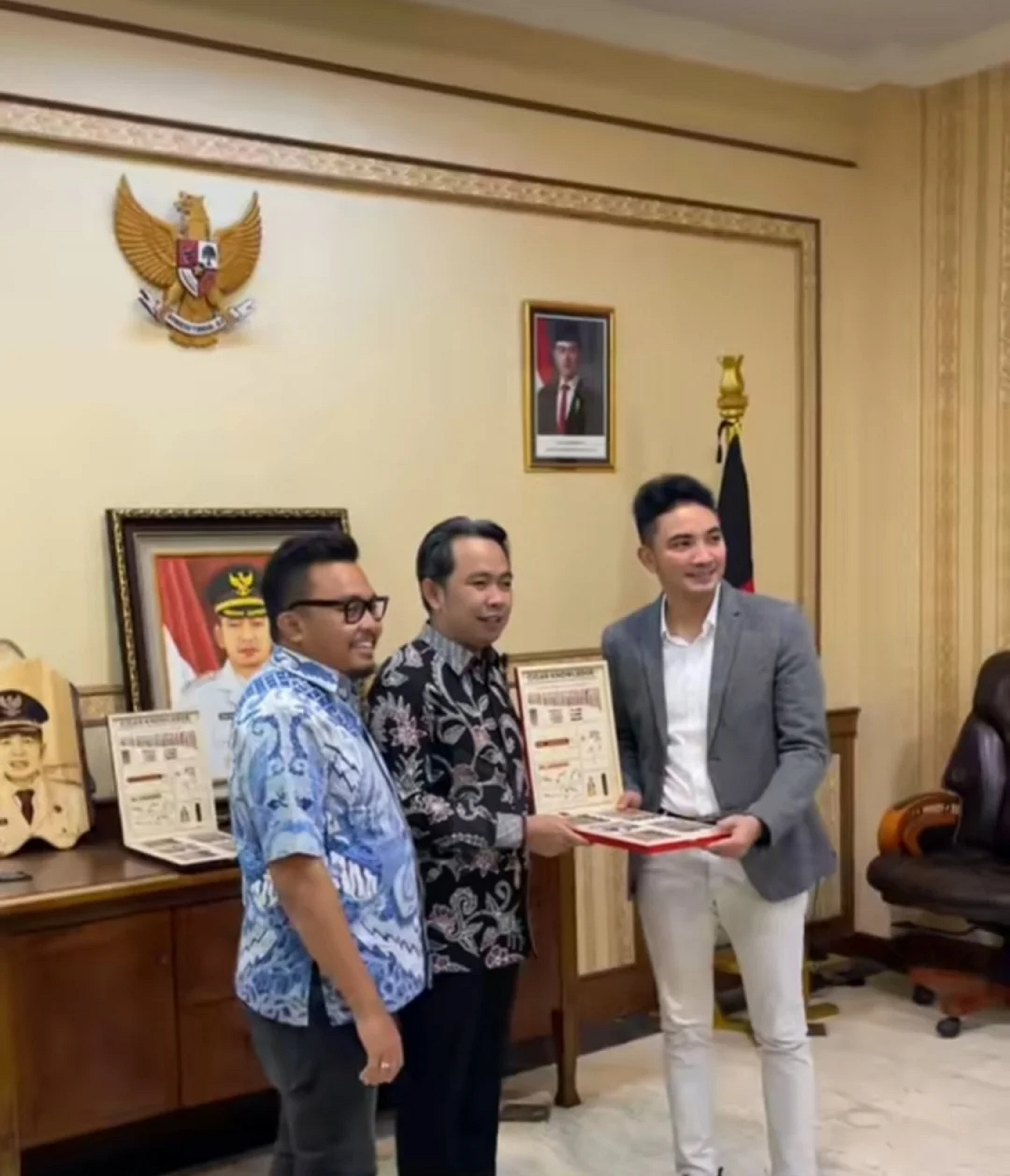 BAHAS KERJA SAMA: Bupati Fawait saat menerima lawatan dari jajaran direksi Bank BRI di Pendapa Wahyawibawagraha, Jember, belum lama ini. (GUS FAWAIT)
