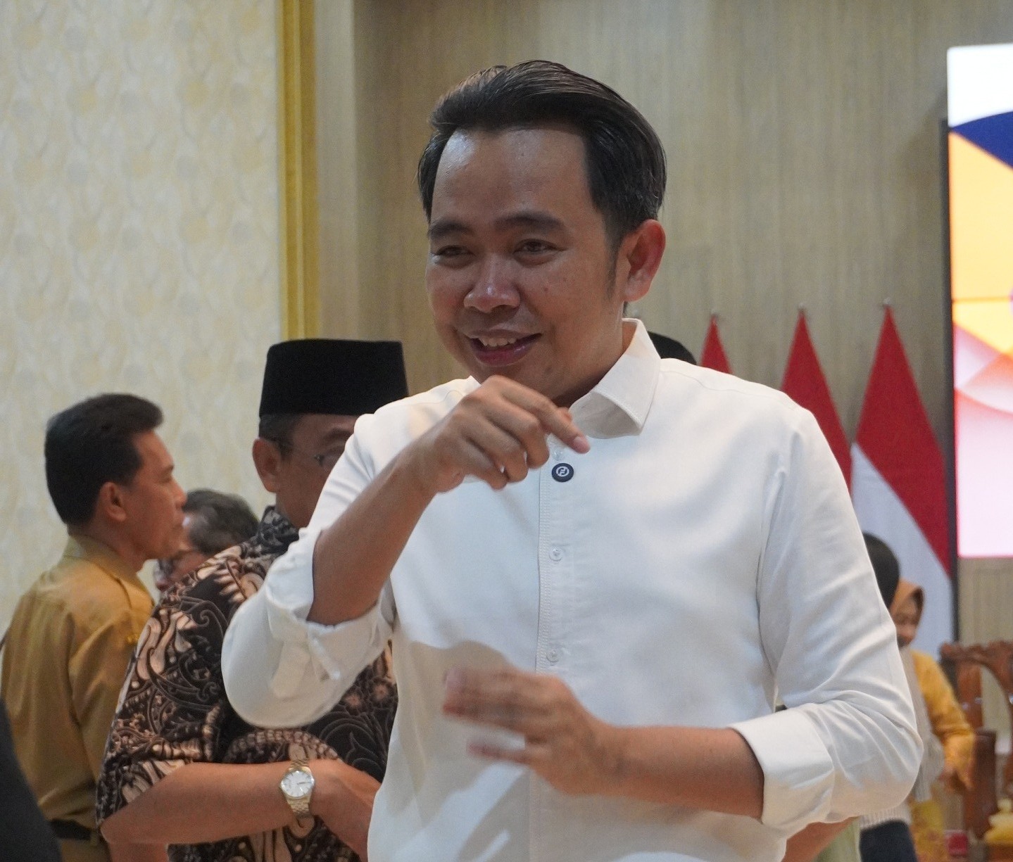 BERI PENJELASAN: Bupati Fawait memberi paparan tentang rencana kunjungan sejumlah menteri dan wakil menteri ke Jember. (MAULANA/RADAR JEMBER)