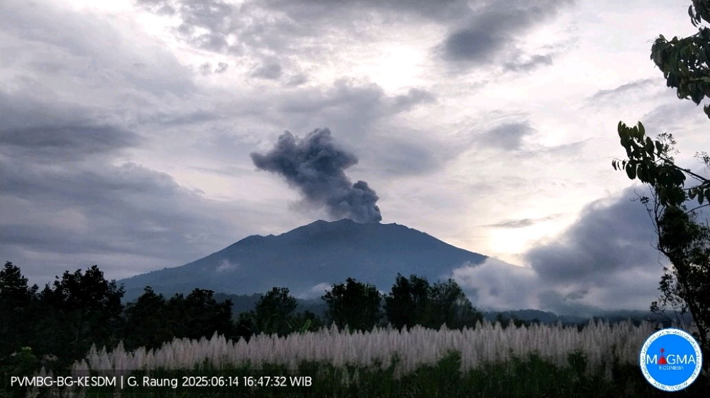Aktivitas Gunung Raung belum menujukkan tanda-tanda akan berhenti mengeluarkan abu vulkanik. (Foto PVMBG Gunung Raung)