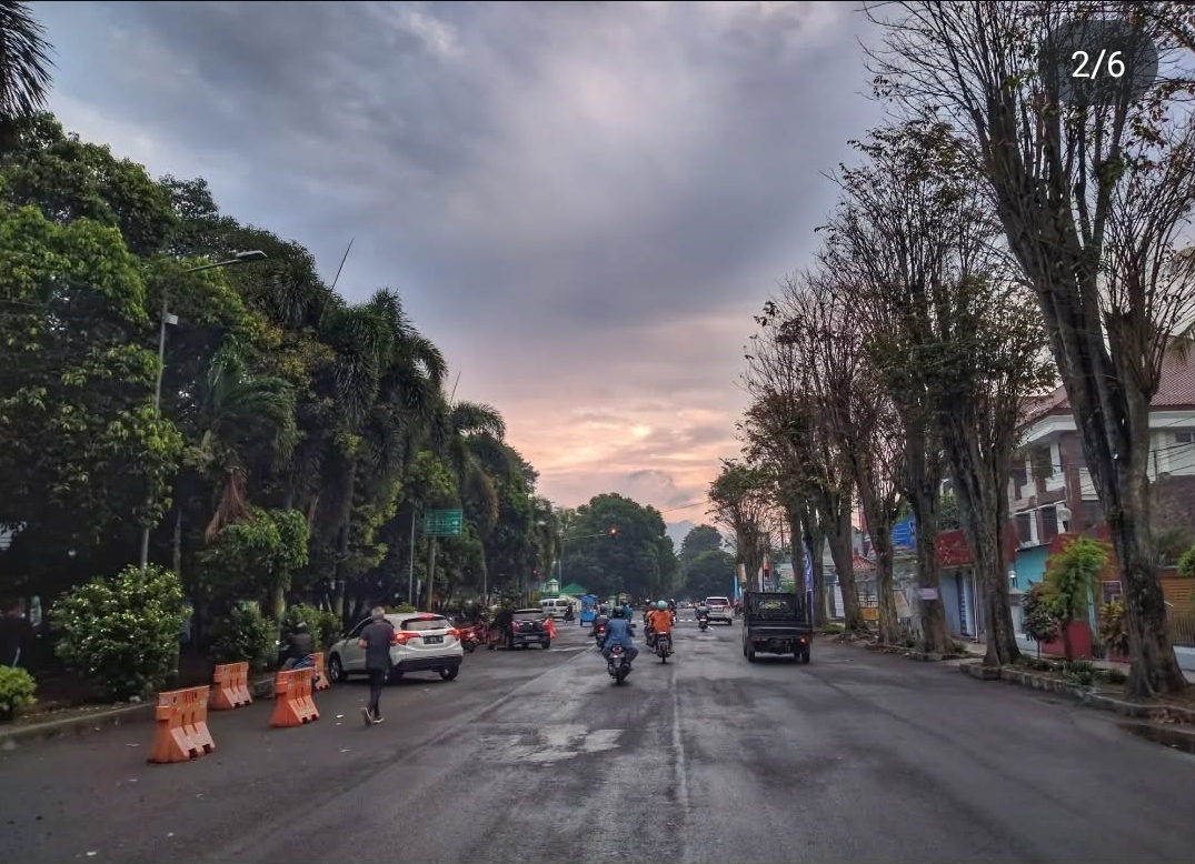 MENAWAN:visual alun-alun Bondowoso yang tempampang di pagi hari (ig:pemkab bondowos)
