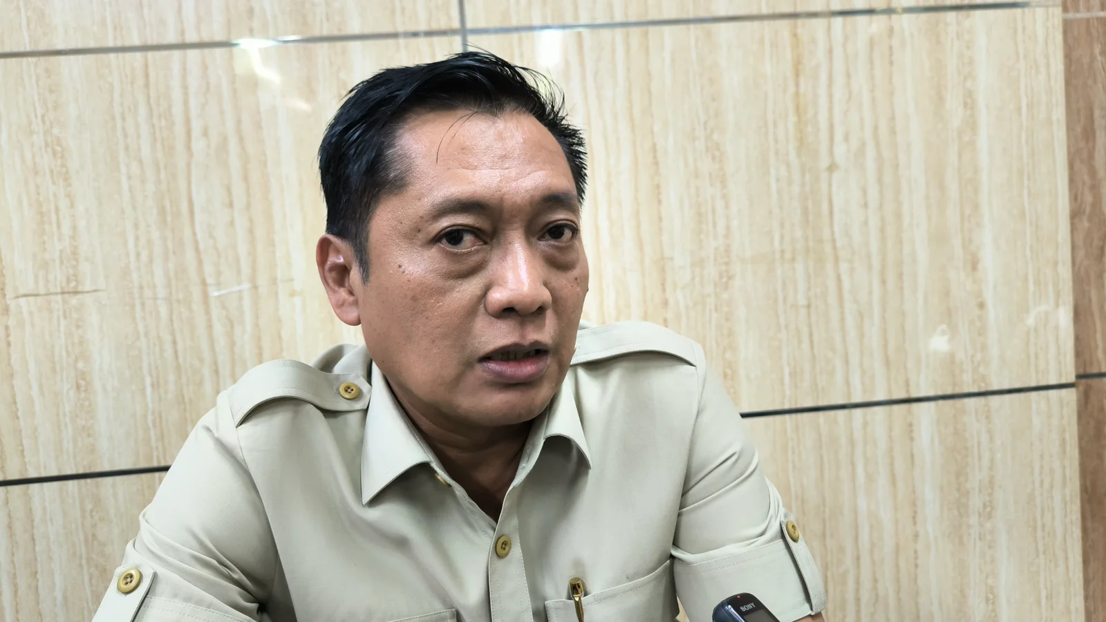 BERSIAP: Ketua DPRD Jember Ahmad Halim menyampaikan agenda paripurna anggota dewan dalam waktu dekat, kemarin (17/6/2025).