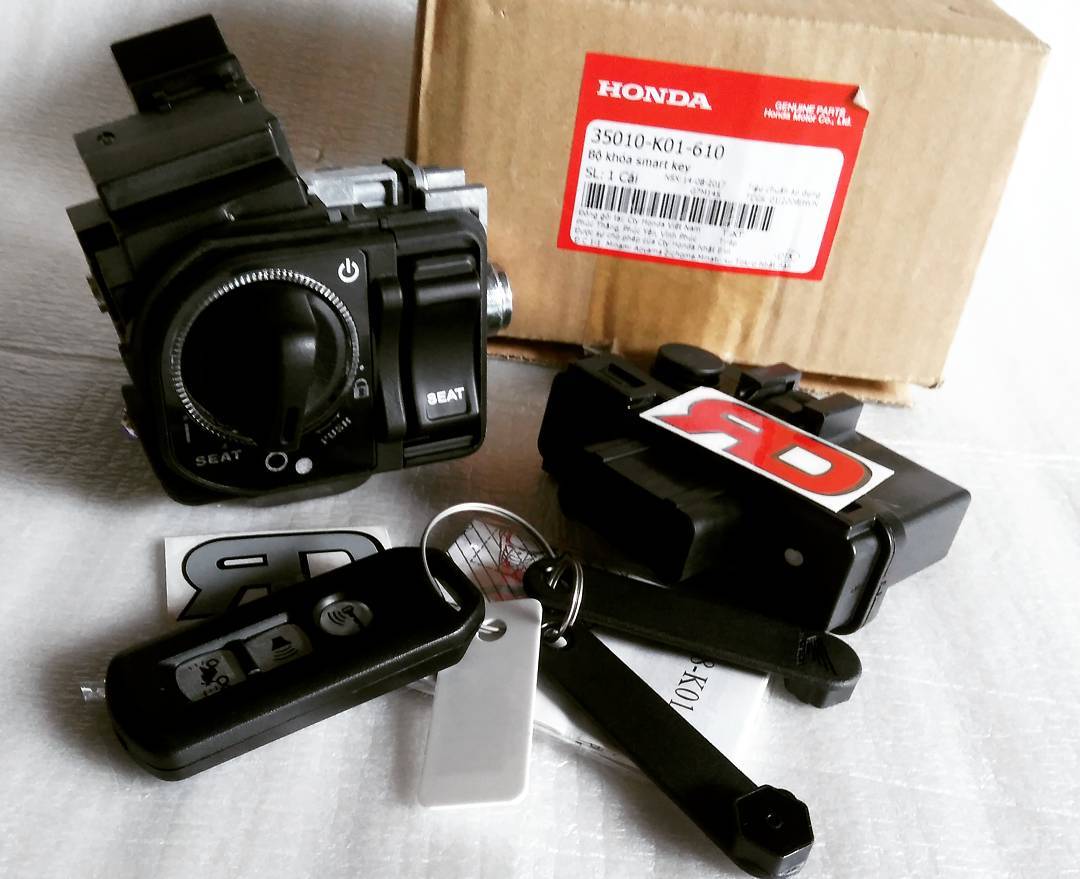 Sistem smart key pada motor modern dilengkapi emergency key.