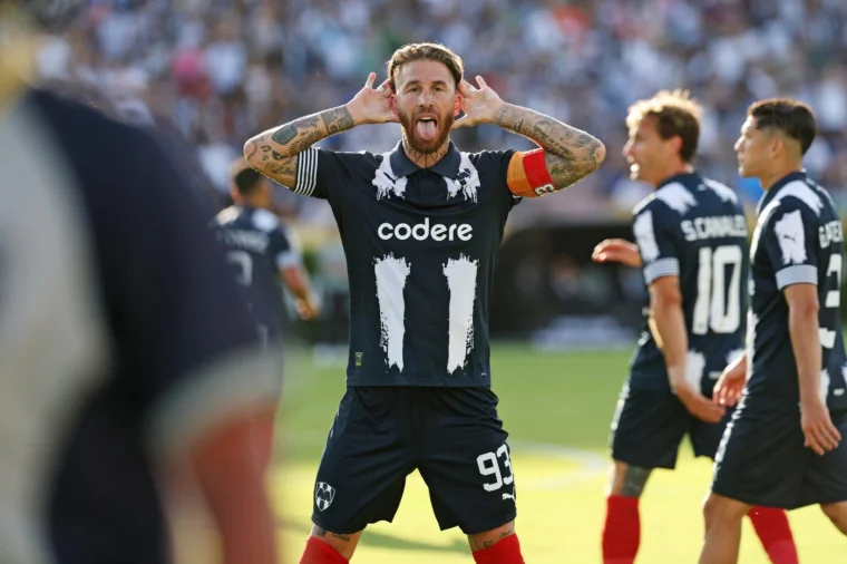 Selebrasi ikonik dari Sergio Ramos, usai cetak gol ke gawang Inter Milan, dalam piala dunia antar klub