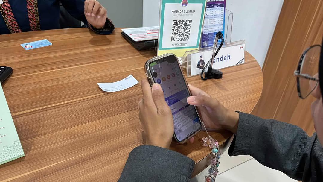Penumpang saat melakukan proses pembatalan tiket / refund di customer service (Foto: 15/06/25)